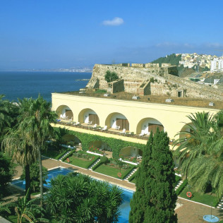 Escapada con Desayuno y Comida o Cena para dos personas en Parador de Ceuta (Ceuta)
