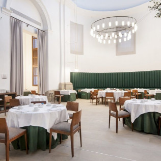Mesa para dos: Comida o Cena para dos personas en Parador de Lleida (Lleida)