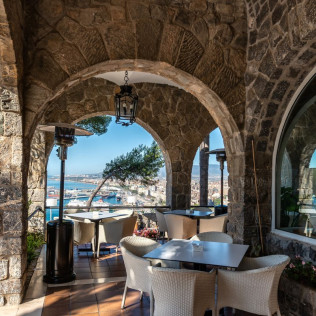 Escapada con Desayuno y Comida o Cena para dos personas en Parador de Málaga Gibralfaro (Málaga)