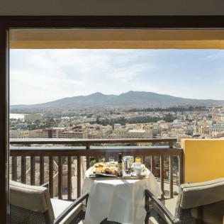 Escapada con Desayuno y Comida o Cena para dos personas en Parador de Melilla (Melilla)