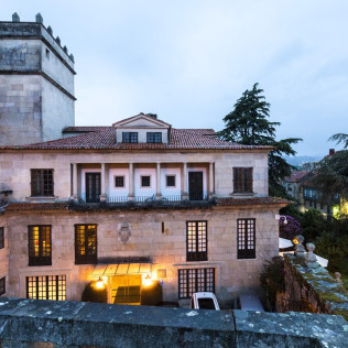 Escapada con Desayuno y Comida o Cena para dos personas en Parador de Pontevedra (Pontevedra)