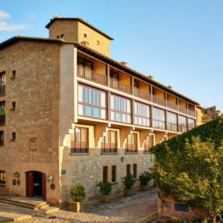 Escapada con Desayuno y Comida o Cena para dos personas en Parador de Sos del Rey Católico (Zaragoza)