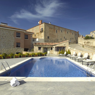Escapada con Desayuno y Comida o Cena para dos personas en Parador de Trujillo (Cáceres)