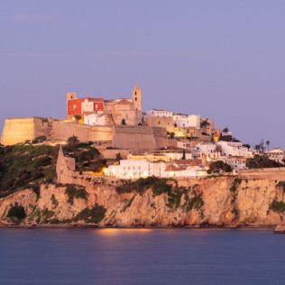 Escapada con Desayuno y Comida o Cena para dos en Parador de Ibiza 4* (Ibiza)