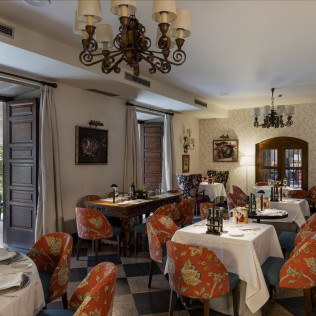 Mesa para dos: Comida o Cena para dos personas en Parador de Pontevedra (Pontevedra)