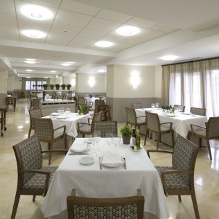 Mesa para dos: Comida o Cena para dos personas en Parador de Villafranca del Bierzo (León)