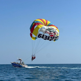 Parasailing (Villajoyosa, Alicante)