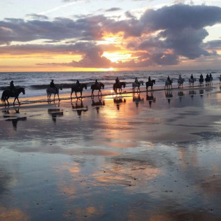 Paseo a Caballo al Atardecer por las playas de Doñana (Mazagón, Huelva)