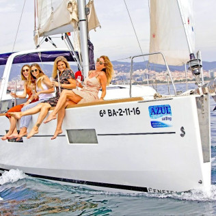 Paseo en Velero Privado con Barra Libre y Aperitivos (Barcelona)
