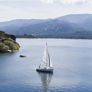 Paseo en Velero en Exclusiva para dos (El Burguillo, Ávila)
