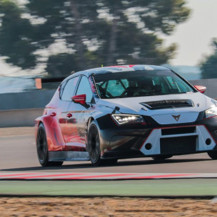 Pilotaje Extremo en Seat León Supercopa MK3 en el Circuit de Barcelona-Catalunya Gran Premio (4,7km)