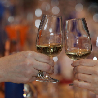 Visita a la Sala de Cata de Popy Wine y Circuito Spa para dos en Aqua Body (Madrid)