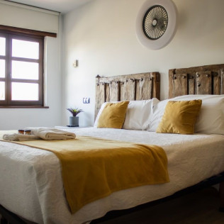 Escapada en Habitación Doble con Bañera de Hidromasaje y Desayuno en Posada La Leyenda (Cantabria)