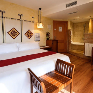 Escapada de 2 Noches en Habitación con Bañera de Hidromasaje y Desayuno en Posada Guadalupe (Monroyo, Teruel)