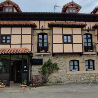 Escapada con Desayuno en Posada Trisileja en Puente Romano (Toñanes, Cantabria)