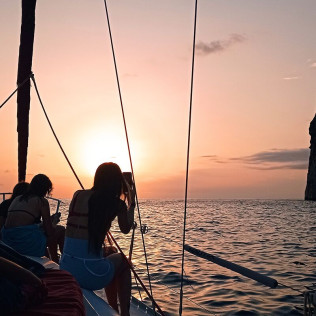 Puesta de Sol en Velero Privado con Copa de Cava y Fruta para dos (Puerto de Andratx, Mallorca)