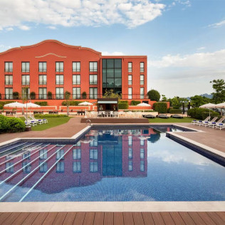 Escapada con Comida o Cena en Dolce by Wyndham Barcelona Resort 4* Sup (Sant Esteve Sesrovires, Barcelona)