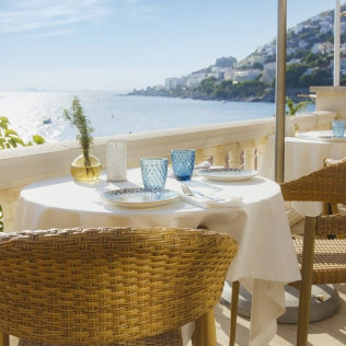 Cena o Comida Gastronómica para dos en Restaurant Els Brancs del Hotel Vistabella 5* (Roses, Girona)