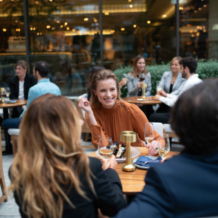 Circuito Spa en OASIS Wellness & Spa, Masaje y Comida en SOFIA Bar & Tapas para dos en Grand Hyatt Barcelona 5* (Barcelona)