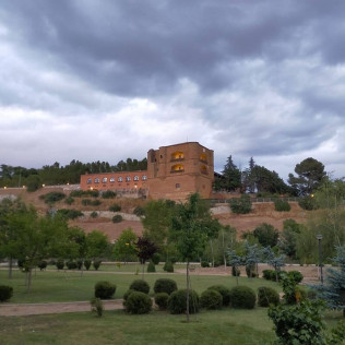 Mesa para dos: Comida o Cena para dos personas en Parador de Benavente (Zamora)