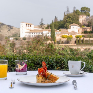 Mesa para dos: Comida o Cena para dos personas en Parador de Granada (Granada)