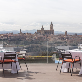 Mesa para dos: Comida o Cena para dos personas en Parador de Segovia 4* (Segovia)