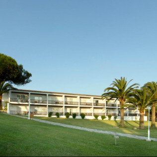 Mesa para dos: Comida o Cena para dos personas en Parador de Mazagón (Huelva)