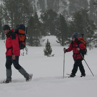 Ruta con Raquetas de Nieve por el Estany de Sant Maurici (Lleida)