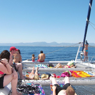Salida en Catamarán con Barbacoa y Bebidas (Tarragona)