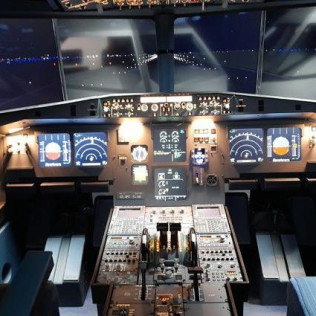 Simulador de Vuelo A-320 en Aeródromo Cuatro Vientos (Madrid) 