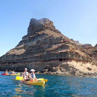 Kayak y Snorkel con Snack y Fotos por Cuevas Marinas (Mogán, Gran Canaria)