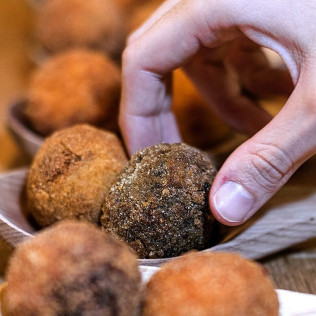 Crocata Duo: Comida o Cena para dos en Solo de Croquetas Reina Victoria (Madrid)