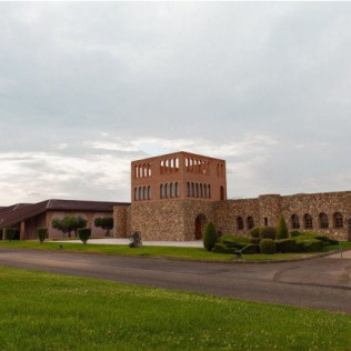 Circuito Spa y Cena en Hotel Real Ciudad de Zaragoza 4* y Visita a Bodega Grandes Vinos con Cata para dos (Zaragoza)