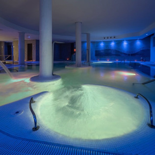 Circuito Spa y Desayuno para dos en Exe Estepona Thalasso Spa 4* (Estepona, Málaga)