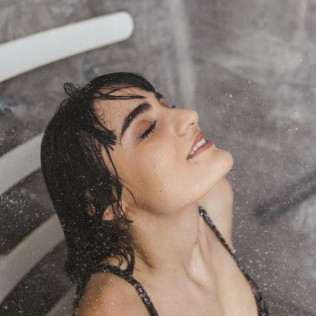 Circuito Spa, Masaje 15' y Cava para Parejas en Hotel Macià Granada Five Senses (Granada)