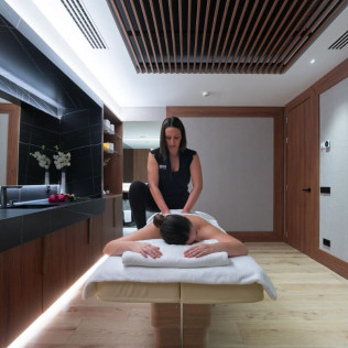 Circuito Spa y Masaje para dos en Le Max Wellness Club del Hotel Wellington 5* (Madrid)