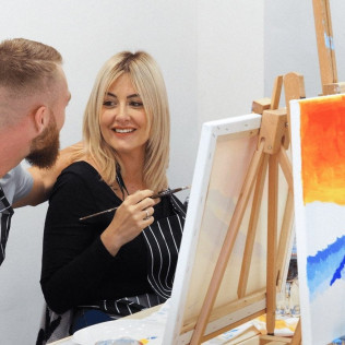 Sesión Art & Wine: Taller de Pintura y Vino con Opción a Aperitivo (Barcelona)
