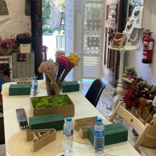 Taller Privado de Flor Preservada para dos: Crea tu Centro Floral o Decora tu Inicial (Arucas, Gran Canaria) 