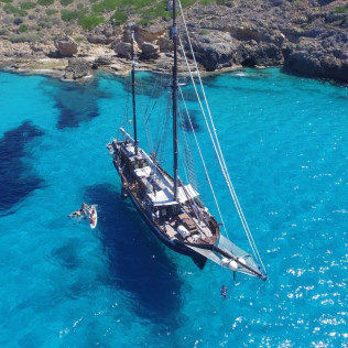 Tour de Día en Velero Histórico Rafael Verdera con Snorkel, Kayak, Paddle Surf y Comida (Palma de Mallorca, Mallorca)