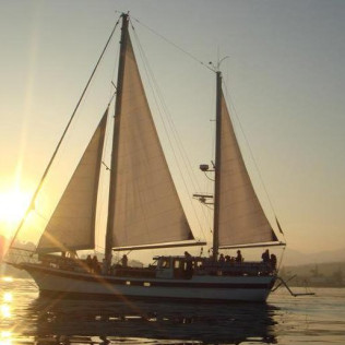 Puesta de Sol, Cena Romántica en Velero y Spa para dos en Hotel 5* (Estepona, Málaga)
