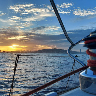 Puesta de Sol en Velero Privado para dos (Barcelona)