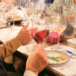 Cata de Vinos con Maridaje de Tapas para dos (Barcelona)