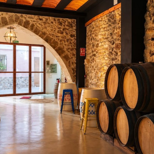 Visita, Cata de Vinos y Aperitivo para dos en l'Estanquer (Canet lo Roig, Castellón)