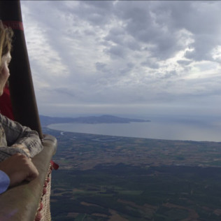 Vuelo en Globo con Fotos y Visita Guiada a la Bodega Baronia de Vilademuls con Cata de Vinos para dos (Girona)