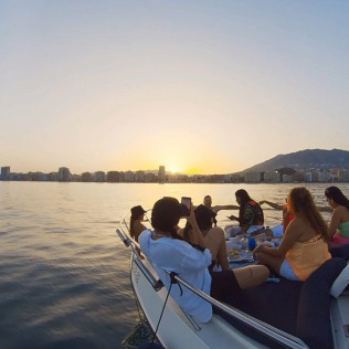 Paseo en Yate Privado al Atardecer o con Avistamiento de Delfines para dos (Fuengirola, Málaga)