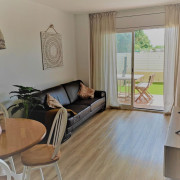 Escapada con Desayuno, Jacuzzi, Masaje y Cena Opcionales en Apartamento El Rincón de Vega frente a la Playa (Amposta, Tarragona)