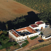Escapada con Cena en Hotel Bodega El Moral 4* y Visita a Bodega Las Encomiendas y Cata para dos (Ribera del Fresno, Badajoz)