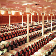 Visita Cantos para dos: Visita a los Viñedos, Bodega y Cata de Vinos en la Bodega Finca Valpiedra (La Rioja)