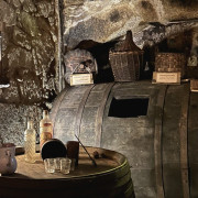 Visita a La Bodega Medieval y Degustación de Vinos con Aperitivo para dos (San Martín del Castañar, Salamanca)