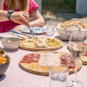 Brunch, Visita y Cata para dos en Cava Rovellats (Barcelona)